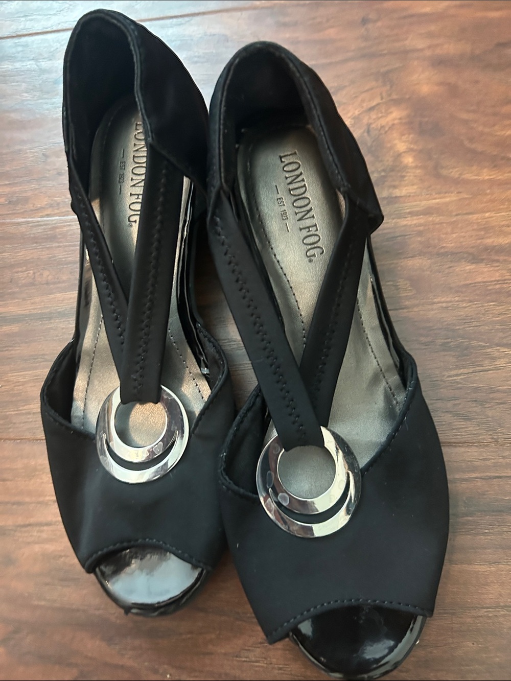 London Fog Black Open-Toe Slingback Wedge Sandals with Silver Rings 7 - Picture 4 of 5